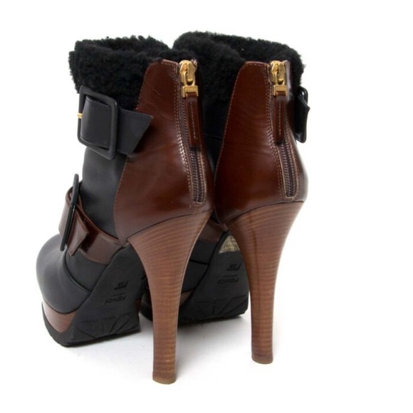 FENDI Leather Ankle Booties. Size 38.5 /8.5 US. Two tone black shearling trim. - Picture 2 of 4